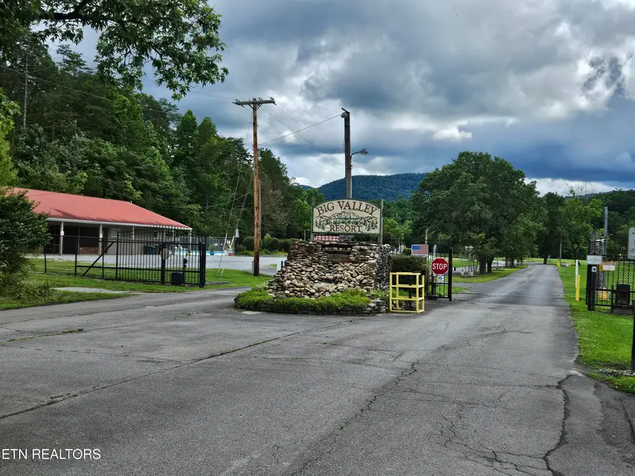 417 Mountain Thrush Drive, Townsend, TN 37882 - #2
