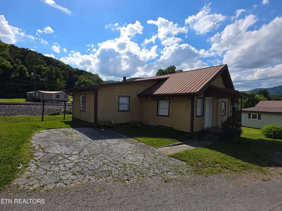 518 S 43rd St, Middlesboro, KY 40965 - #2