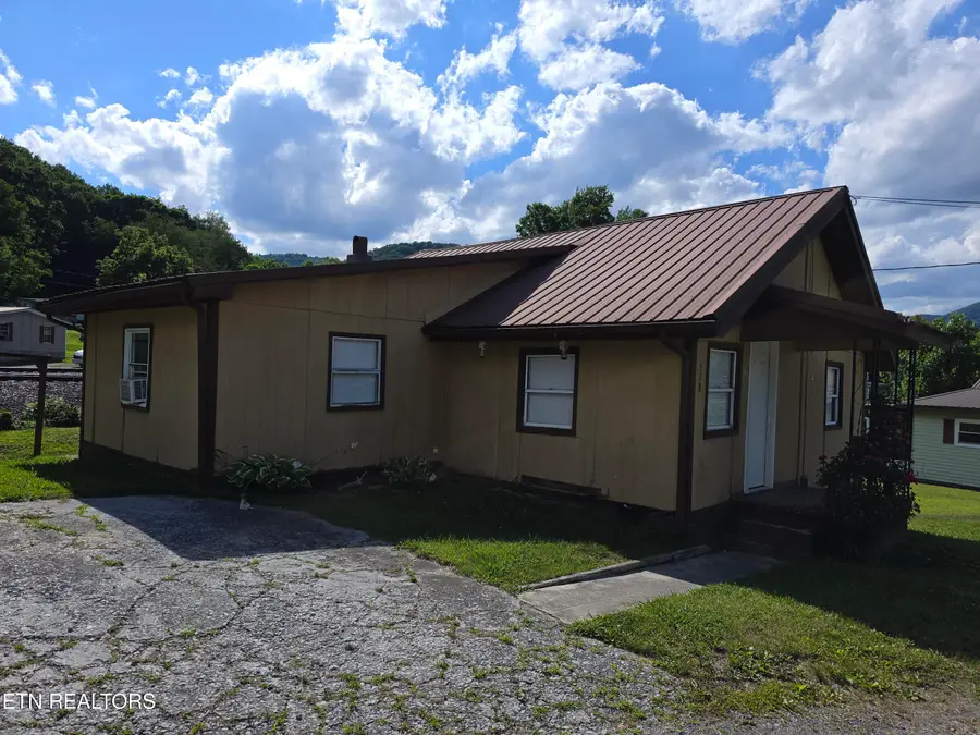 518 S 43rd St, Middlesboro, KY 40965 - #3
