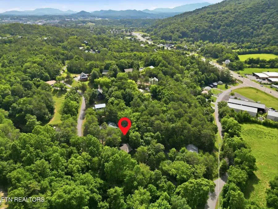 3042 Crestview Court, Sevierville, TN 37862 - #2