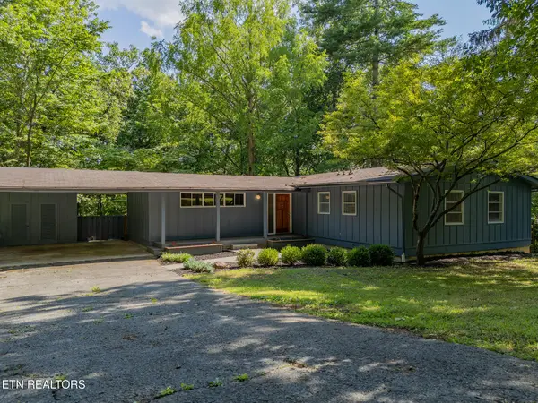 909 W Outer Drive, Oak Ridge, TN 37830