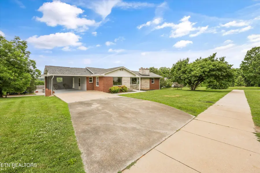 407 W College Ave, Friendsville, TN 37737 - #3