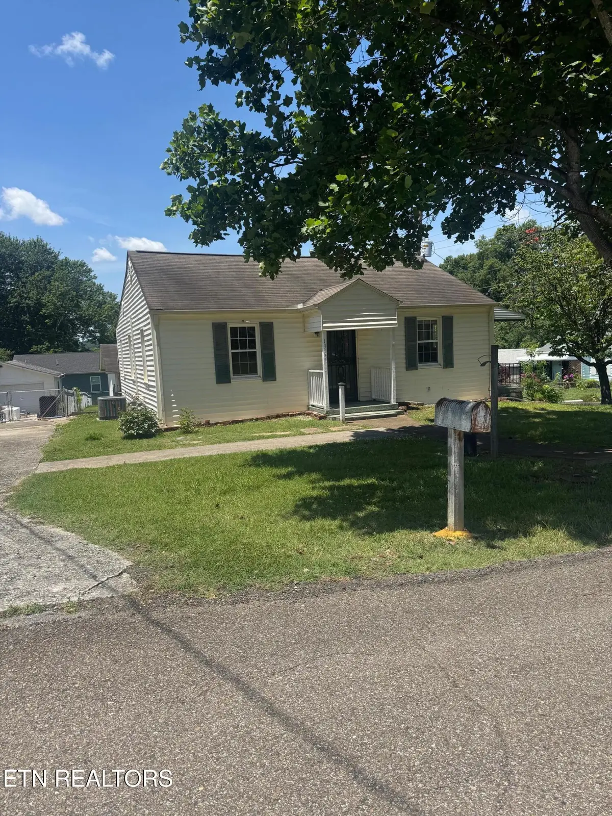 1315 E Red Bud Rd, Knoxville, TN 37920 - #1