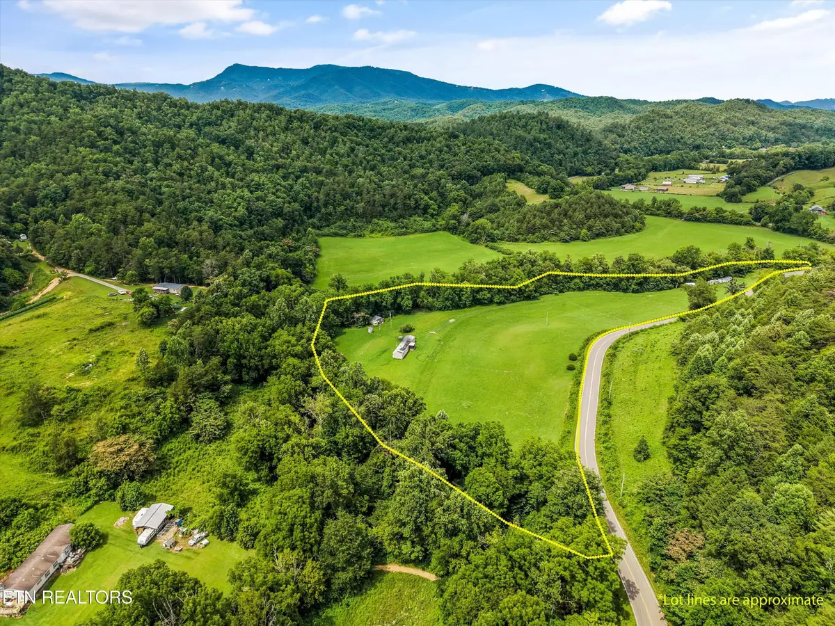 4845 Pearl Valley Rd, Sevierville, TN 37876 - #1