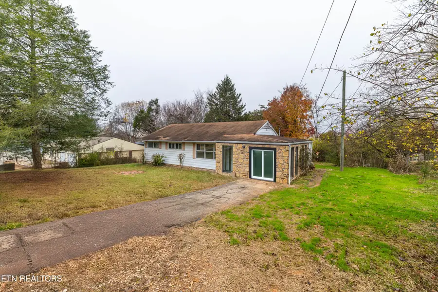 4520 Nicholas Rd, Knoxville, TN 37912 - #2