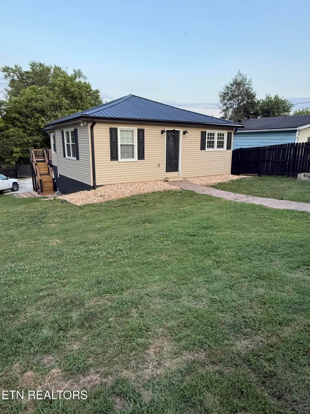 925 Medaris St, Clinton, TN 37716 - #1