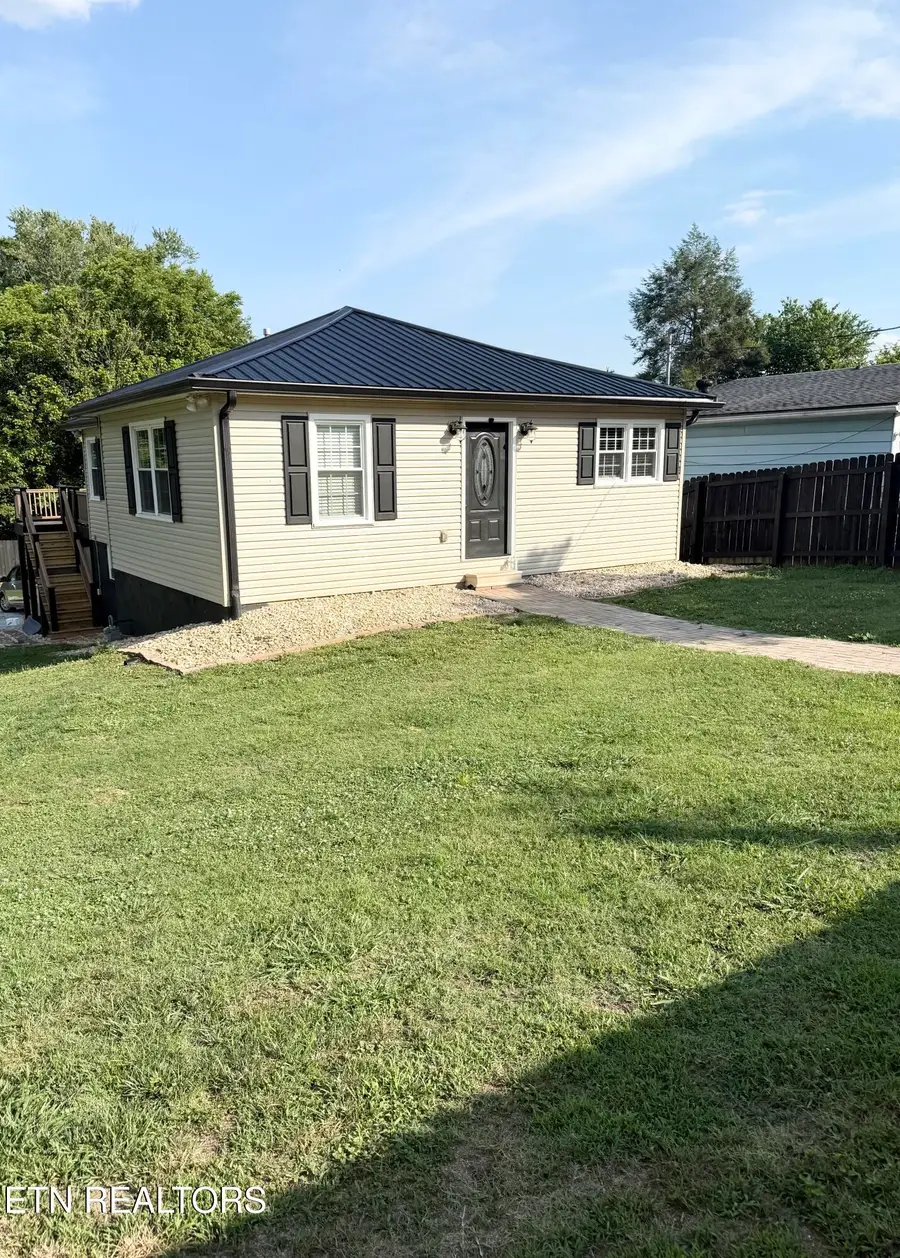 925 Medaris St, Clinton, TN 37716 - #2