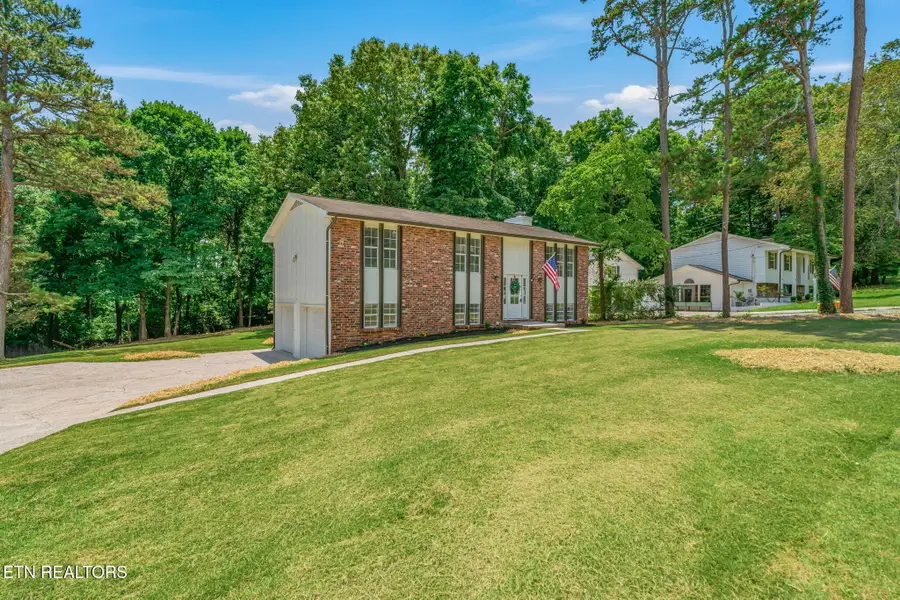 10008 Bluegrass Rd, Knoxville, TN 37922 - #2