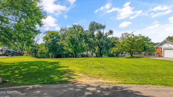 Pleasant View Ave, Maryville, TN 37803