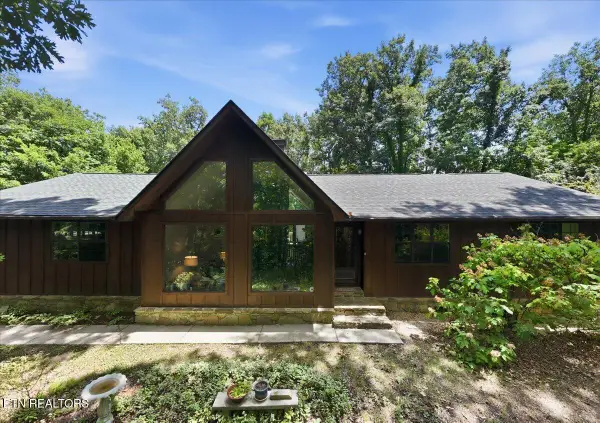 3433 Russellwood Drive, Rockford, TN 37853