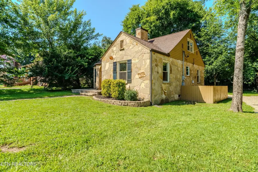 2709 Fairview St, Knoxville, TN 37917 - #3