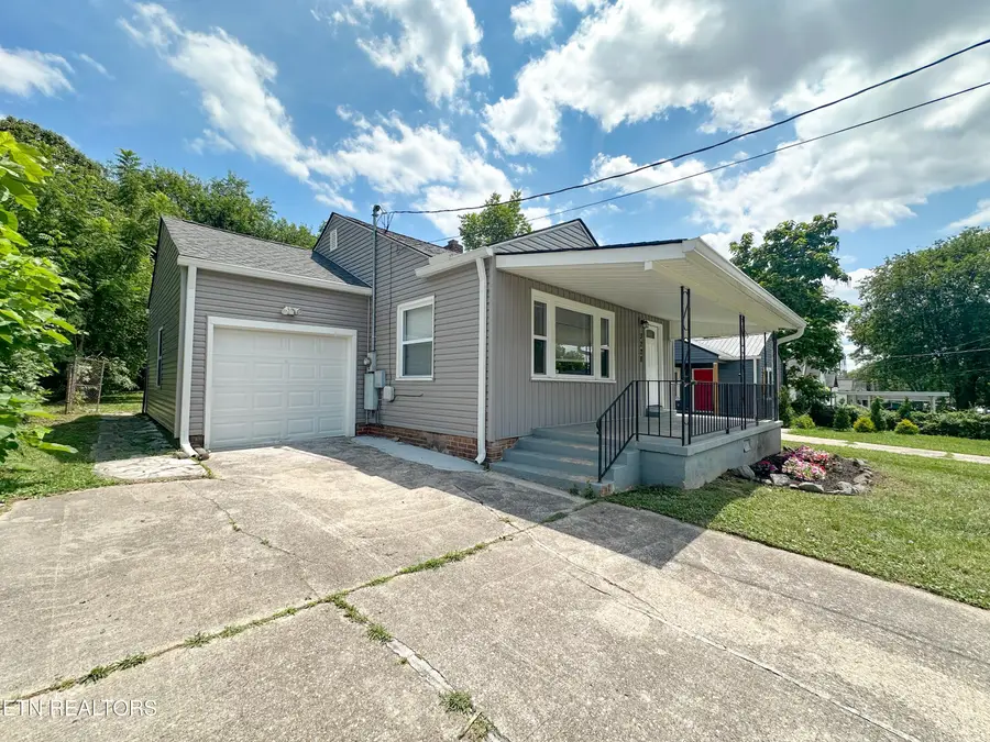 3228 Ashland Ave, Knoxville, TN 37914 - #2