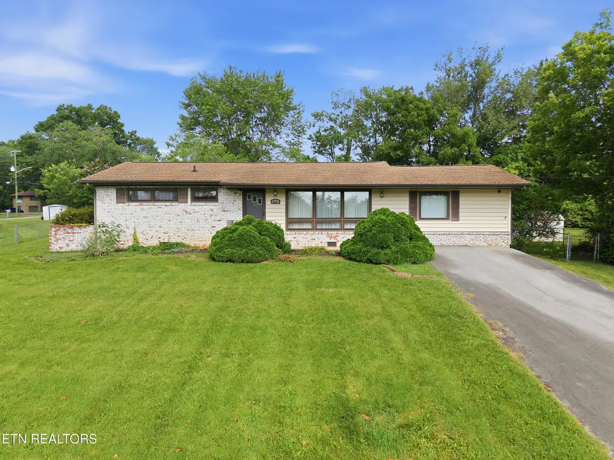 5421 Bluefield Rd, Knoxville, TN 37921 - #1
