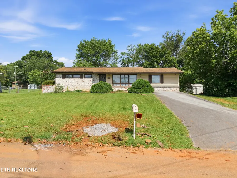 5421 Bluefield Rd, Knoxville, TN 37921 - #2