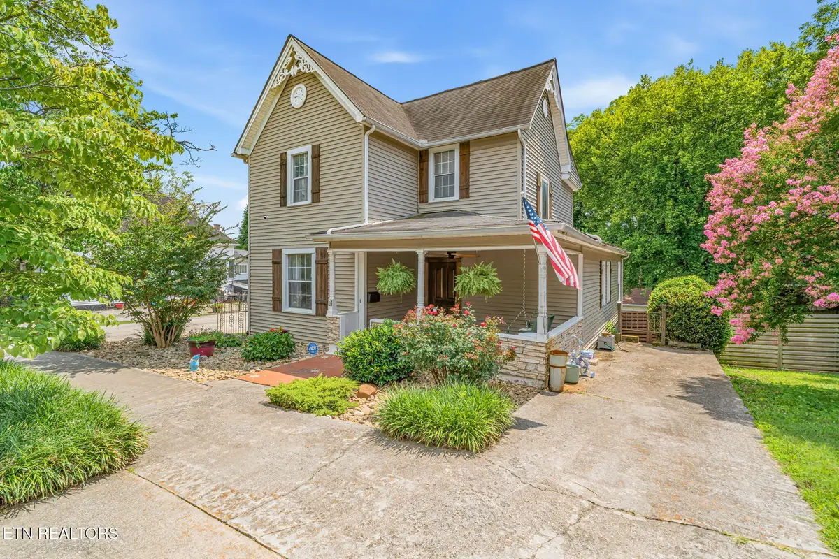 306 Kingston St, Lenoir City, TN 37771 - #1