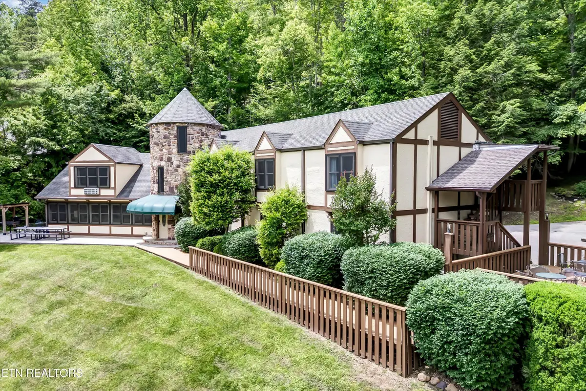 3950 Castle Rd, Gatlinburg, TN 37738 - #1