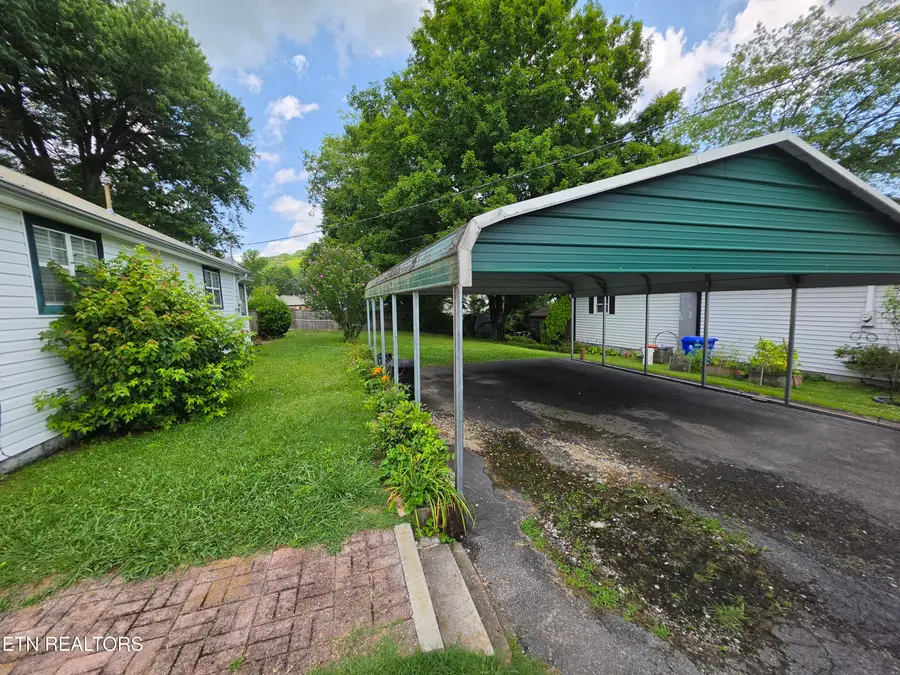 115 Flanders Ave, Harriman, TN 37748 - #2