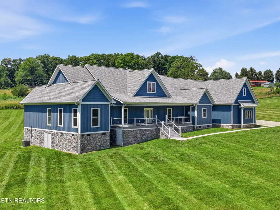 641 Zirkle Rd, Dandridge, TN 37725 - #2