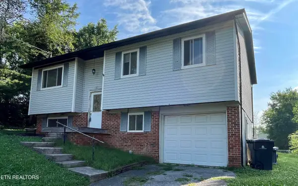 6201 Robin Heights Drive, Knoxville, TN 37921