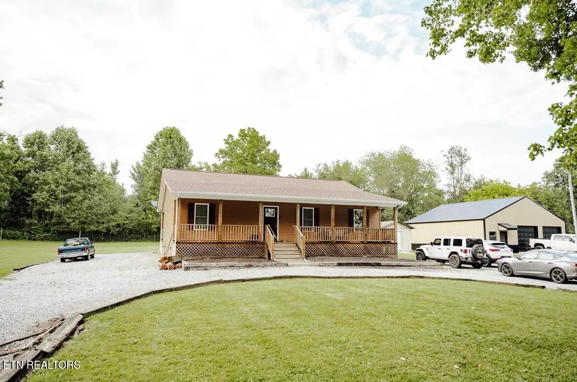 935 Pine Tree Rd, Jamestown, TN 38556 - #1