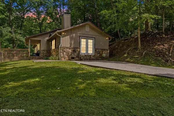 1007 S Ridge Place, Sevierville, TN 37876