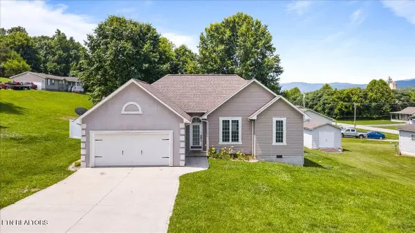 108 S Burress Lane, Jacksboro, TN 37757