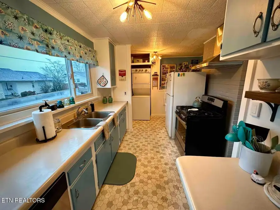 104 W Malta Rd, Oak Ridge, TN 37830 - #3