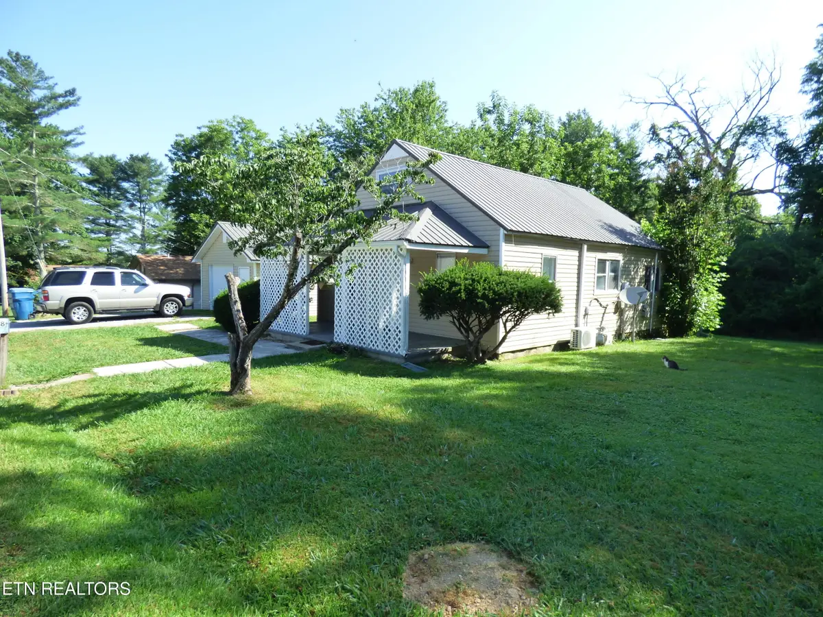 128 Harrison Ave, Crossville, TN 38555 - #1
