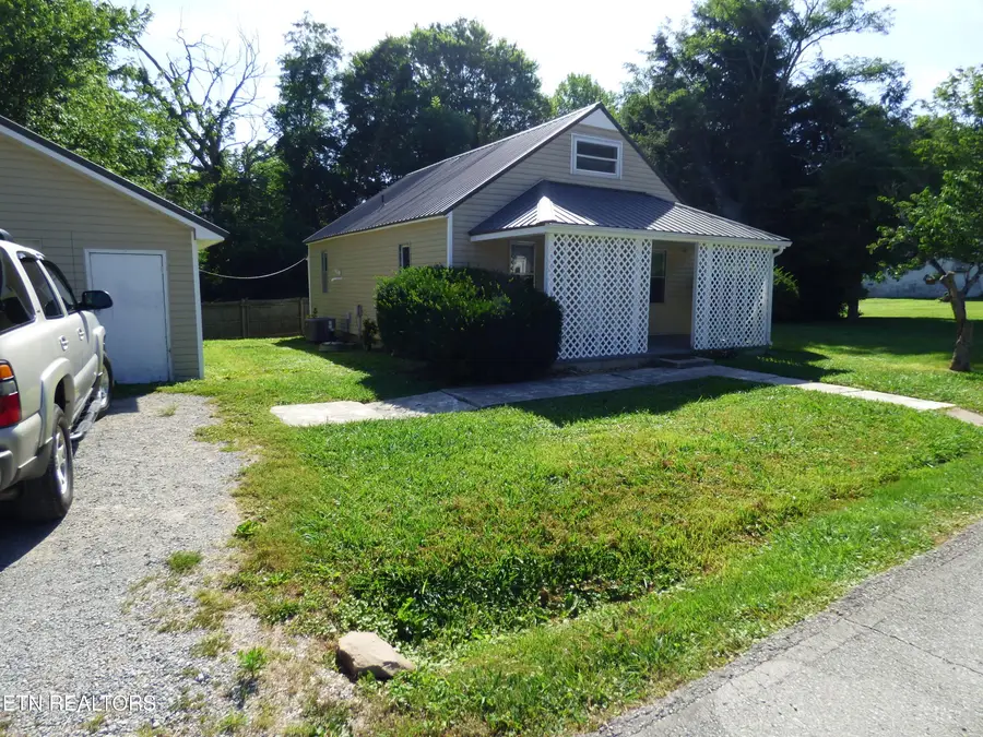 128 Harrison Ave, Crossville, TN 38555 - #2