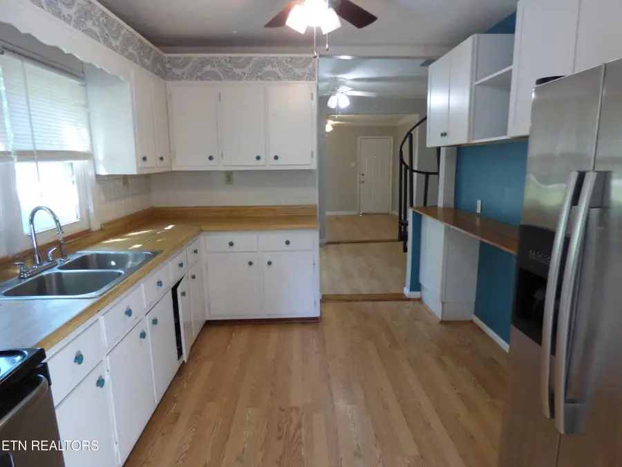 128 Harrison Ave, Crossville, TN 38555 - #3