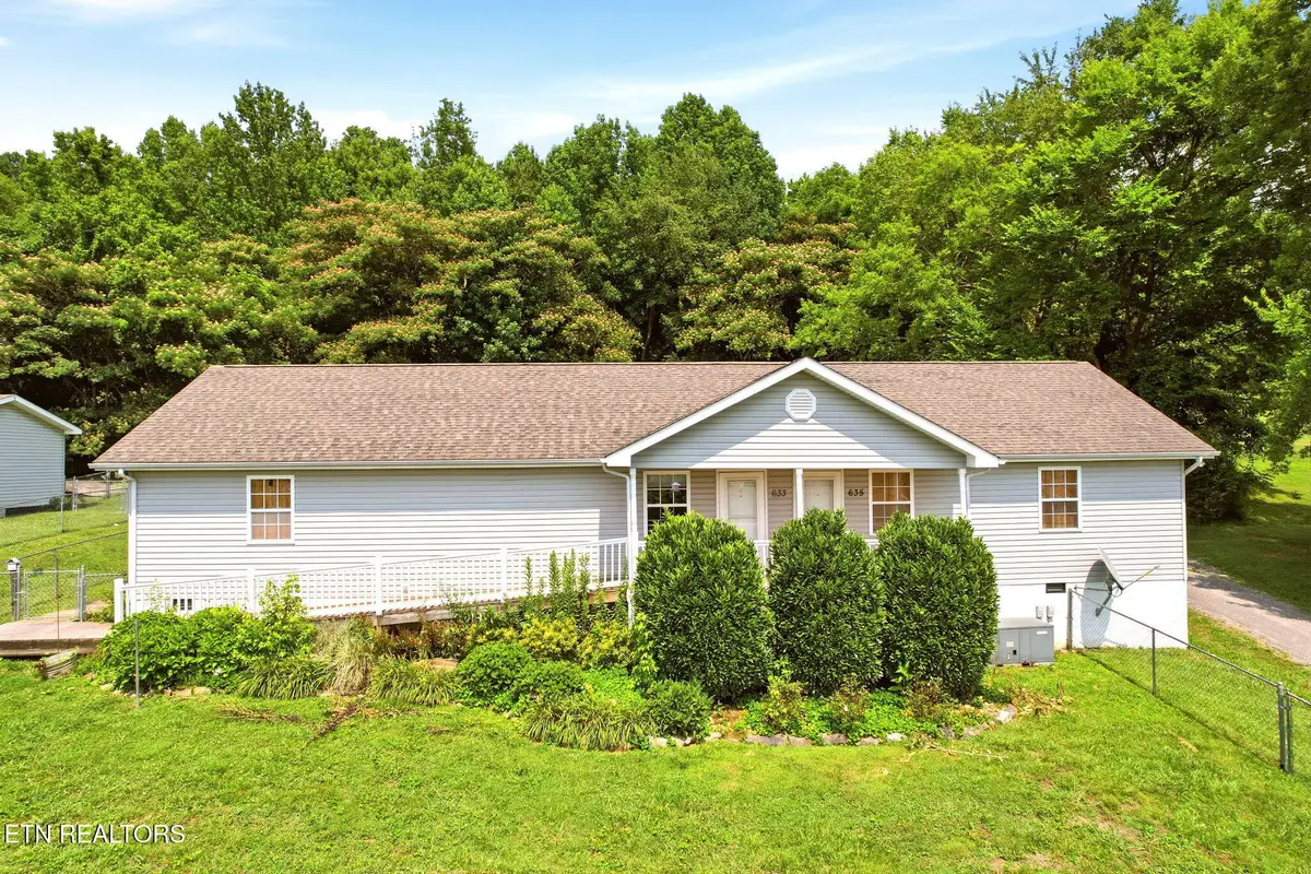 633 Russell Ave, Harriman, TN 37748 - #1