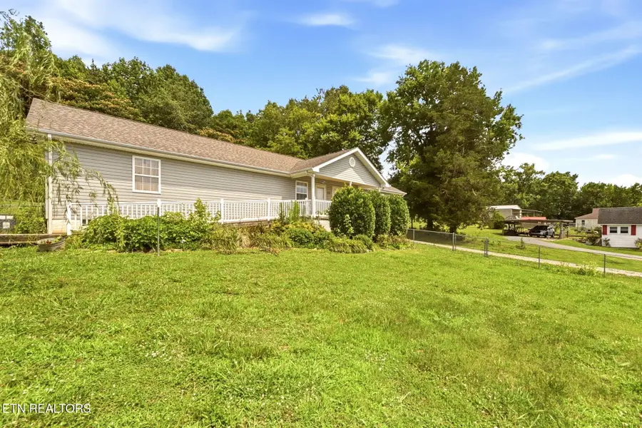 633 Russell Ave, Harriman, TN 37748 - #2