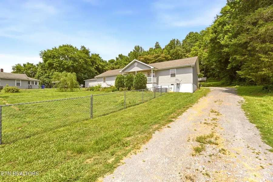 633 Russell Ave, Harriman, TN 37748 - #3