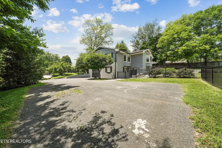 608 Churchill Rd, Knoxville, TN 37909 - #2