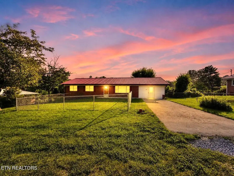 220 Russell St, Jonesville, VA 24263 - #2