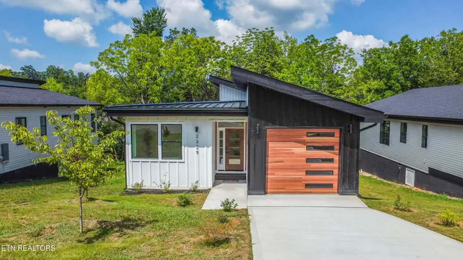 2329 Rock Gardens Drive, Sevierville, TN 37876 - #2