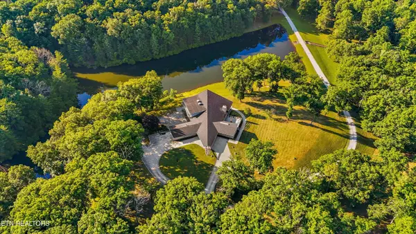 1527 Terry Rd, Oneida, TN 37841