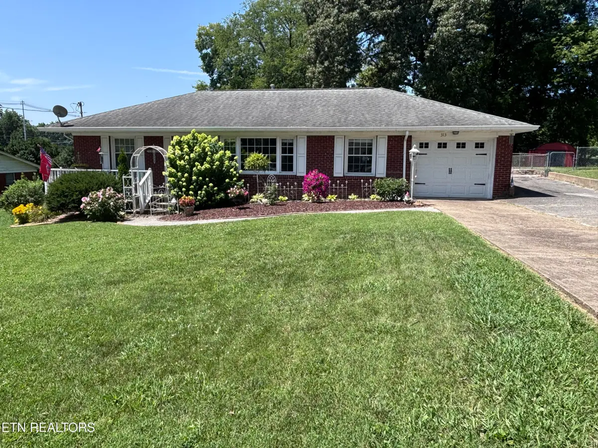 313 Cross St, Clinton, TN 37716 - #1