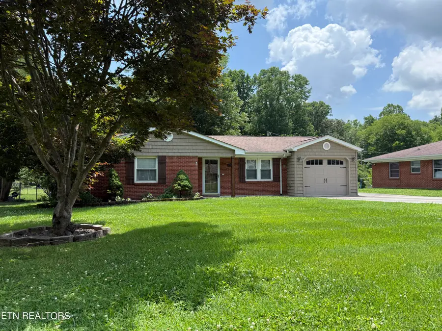 212 Barnes Ave, Maryville, TN 37803 - #2