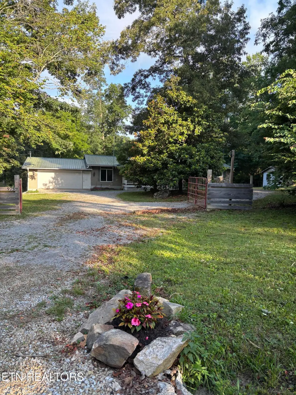 975 Lawson Rd, Crossville, TN 38571 - #1