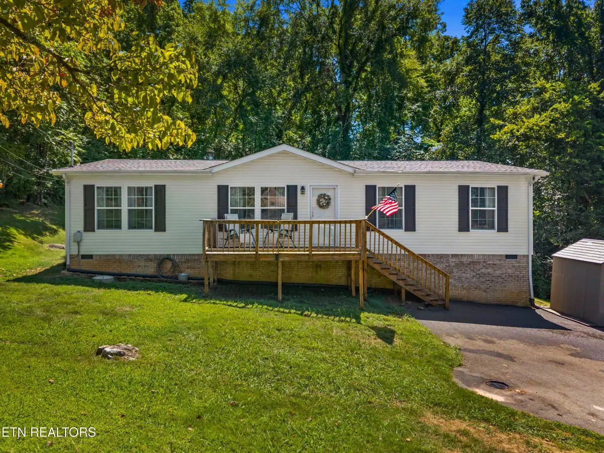 831 Pineridge Rd, Dandridge, TN 37725 - #1