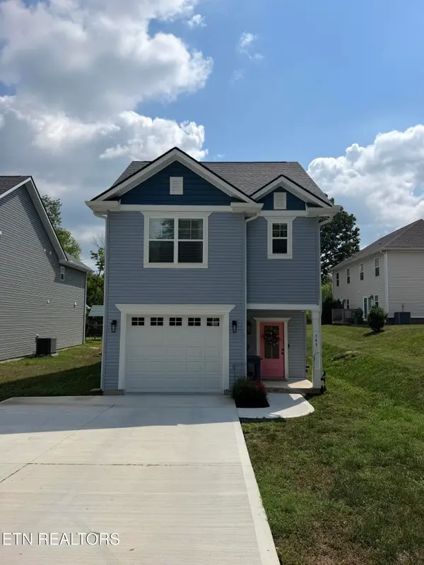 745 Maple Grove St, Maryville, TN 37801