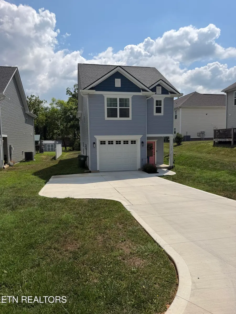 745 Maple Grove St, Maryville, TN 37801 - #2
