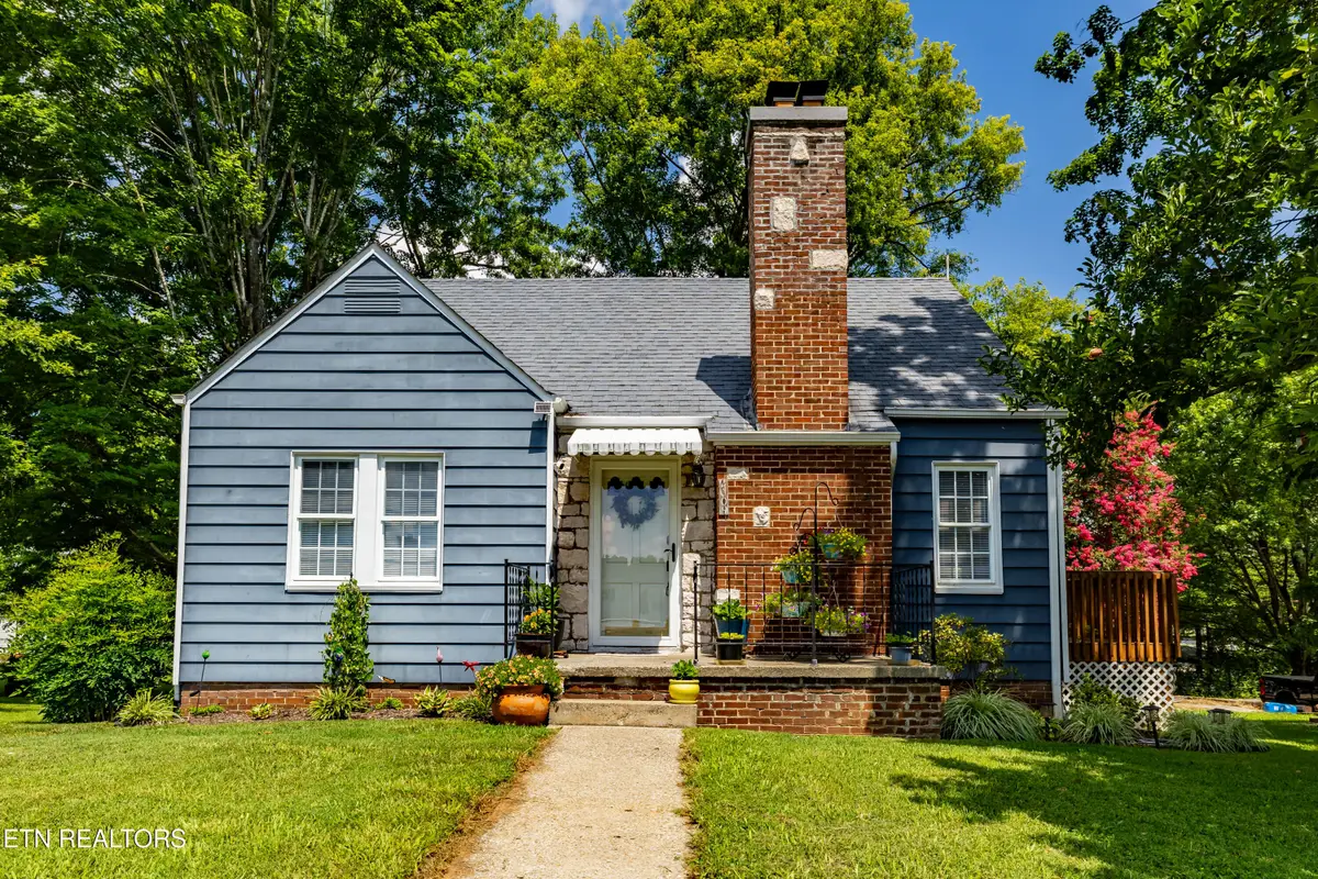 2009 Crest Rd, Maryville, TN 37804 - #1