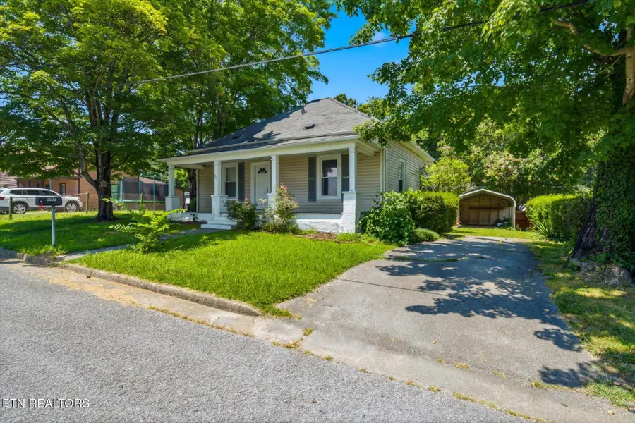 907 W 2nd Ave, Lenoir City, TN 37771 - #2