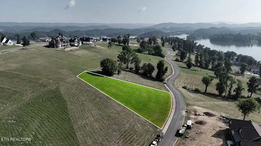 2429 Starboard Crest Rd, Morristown, TN 37814 - #2
