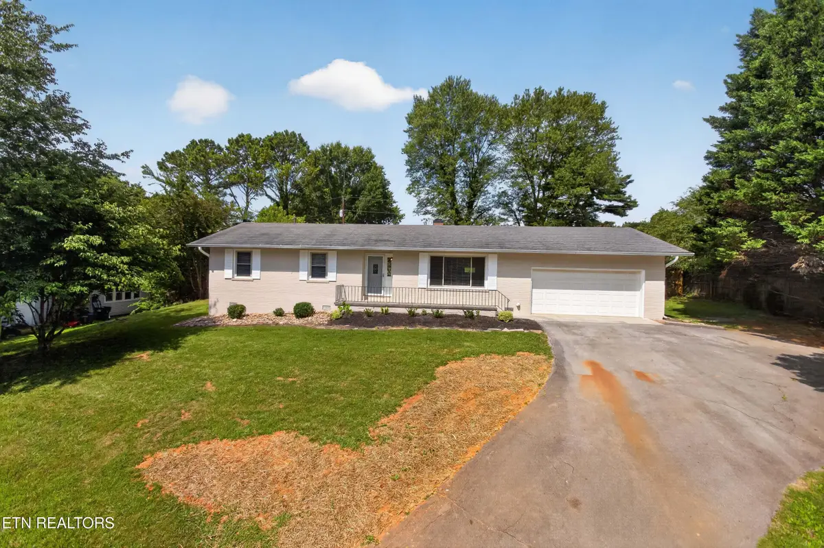 1221 Southbreeze Circle, Knoxville, TN 37919 - #1
