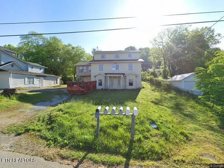 617 Russell Ave, Harriman, TN 37748 - #1
