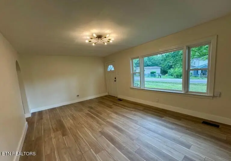 2204 Bradshaw Garden Rd, Knoxville, TN 37912 - #3
