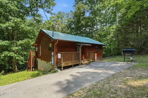 2230 Cove Creek Drive, Sevierville, TN 37862